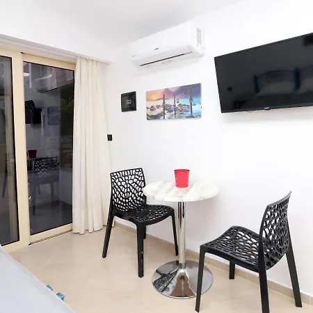 Ildora Qimon Apartman Himara