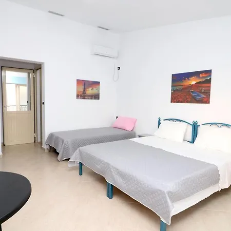 Ildora Qimon Apartmán Himarë