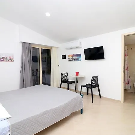 Ildora Qimon Himarë