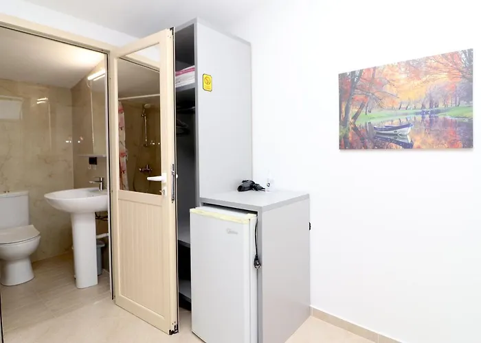 Ildora Qimon Himarë