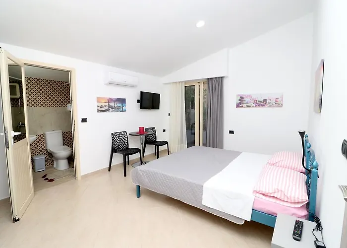 Ildora Qimon * Himara